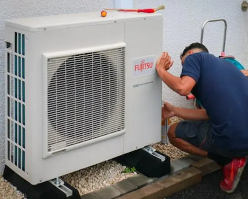 66f83db717c312a655a167c6_66d47541bcf814e7a78d74cd_installation pompe à chaleur unité extérieure